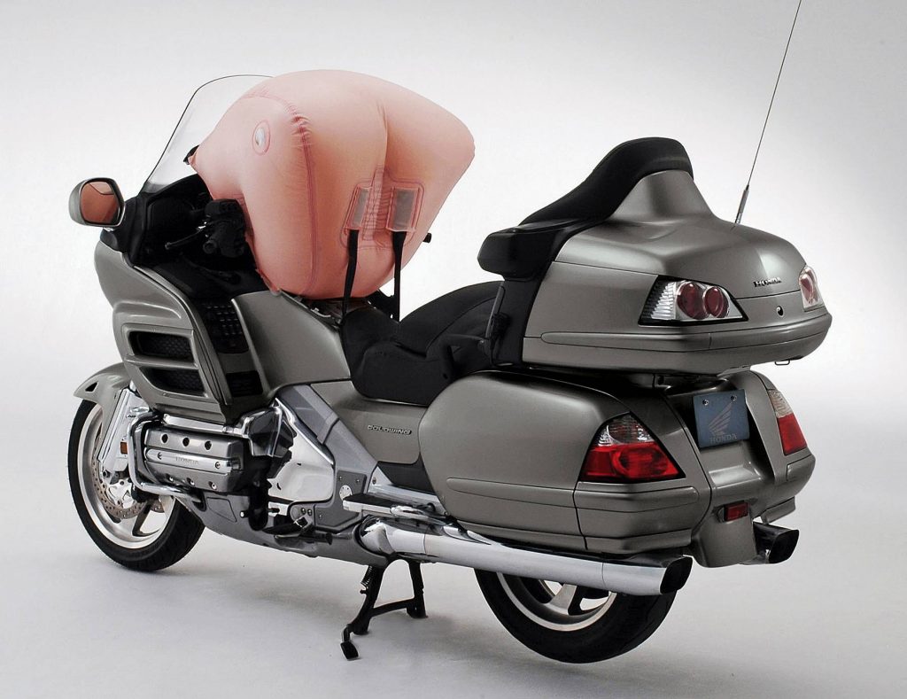 A Goldwing é a única moto de produção do mundo a usar airbag (Divulgação/Honda)
